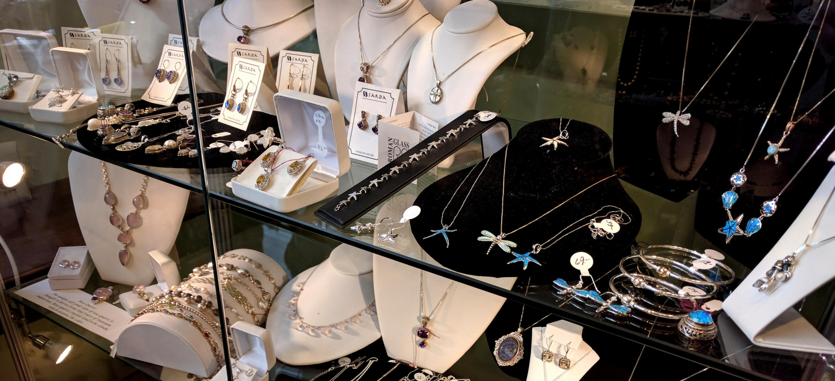 03 store inside display 01