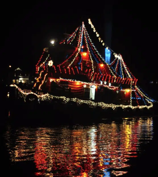 Christmas-in-Mystic-ct-seemystic-boat-parade-green