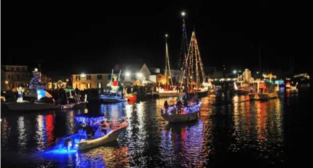 Christmas-in-Mystic-ct-seemystic-santa-tugboat