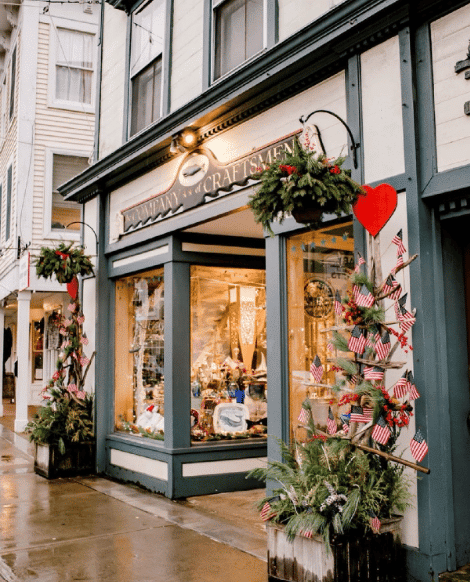 Christmas-in-Mystic-ct-seemystic-santa-tugboat