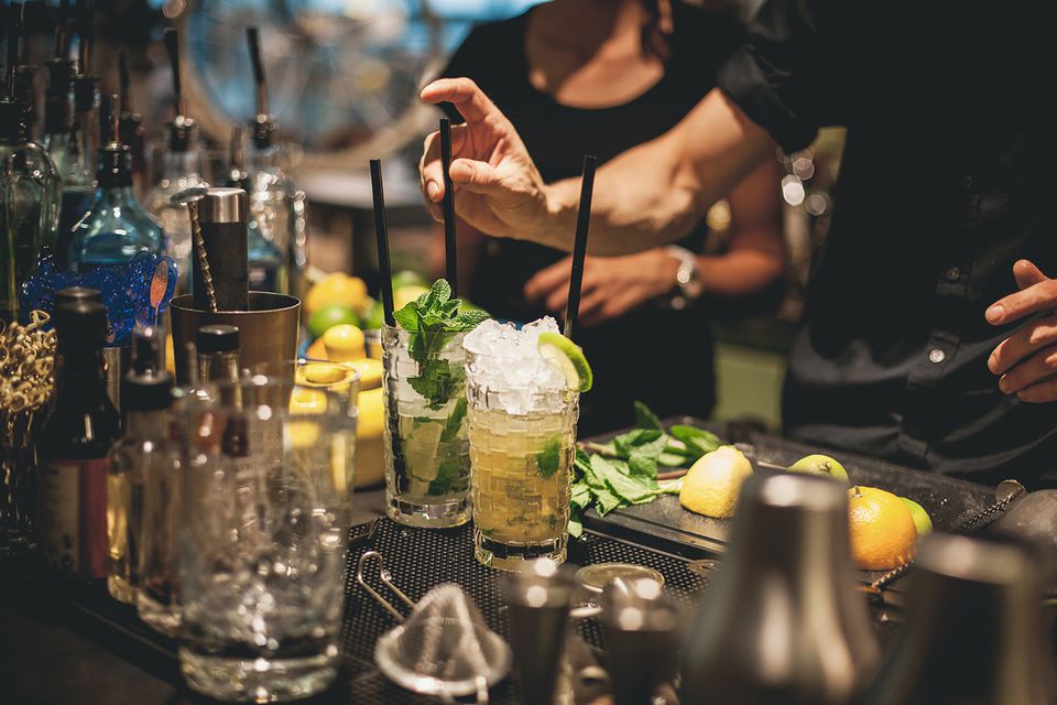 bartending 101 dd38ddece5bc841097cc7d375296ce28